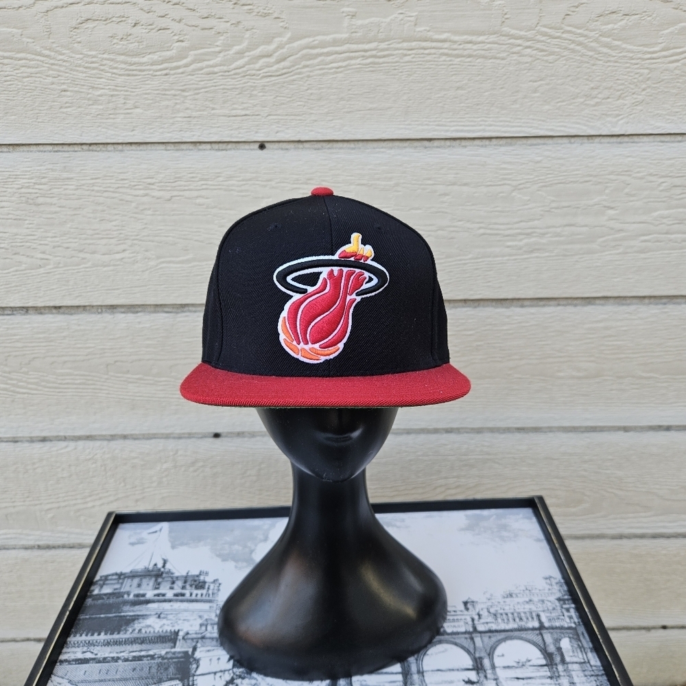 Mitchell & Ness Miami Heat snapback ball cap